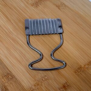 Vintage Crinkle Cutter Wavy Vegetable Slicer | Stainless Steel Kitchen Tool